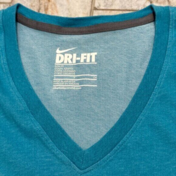 NEW Nike women's small Slim Fit Dri-Fit v-neck blue t-shirt - Picture 4 of 5